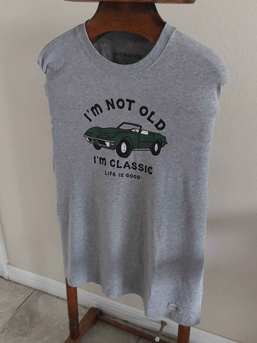 Life Is Good Men's Gray T Shirt  with Green Classic Car Graphic‎
